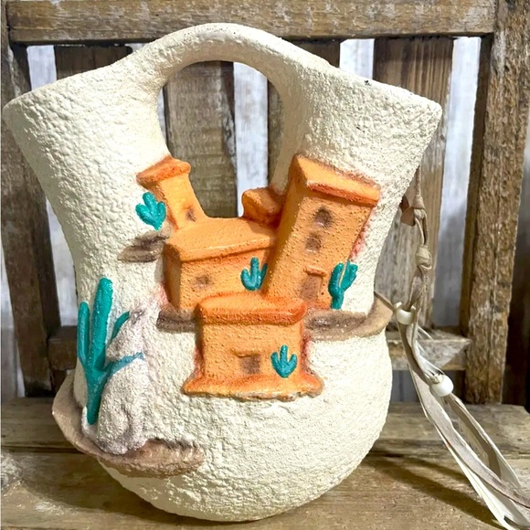 Native American WEDDING Ceremonial Pottery Vase Howling Coyote Pueblo Adobe - Picture 1 of 2